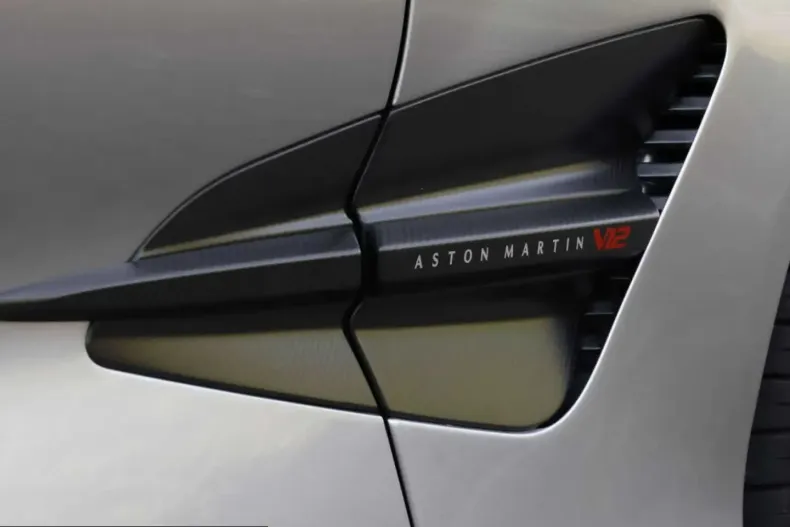 Aston Martin Vanquish din 2025 cu 5.999 km - oferta AST223167 - foto 14