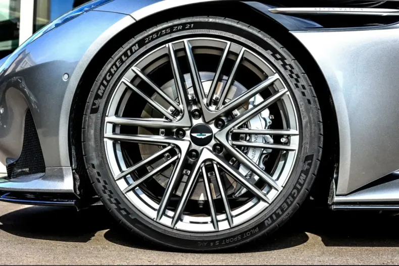 Aston Martin DB12 din 2024 cu 4.650 km - oferta AST223179 - foto 8