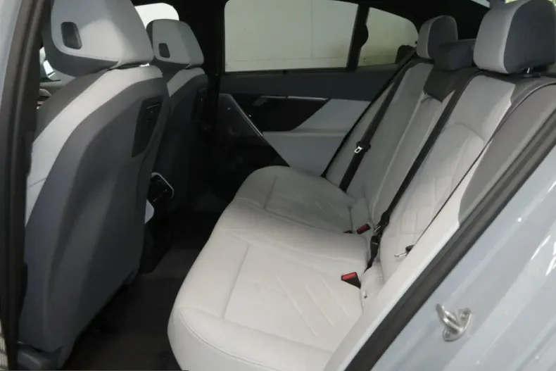 BMW 540 (Seria 5) din 2025 cu 12.741 km - oferta BMW223191 - foto 10