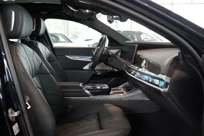 BMW i7 (Seria 7) din 2025 cu 9.900 km - oferta BMW223204 - foto 8