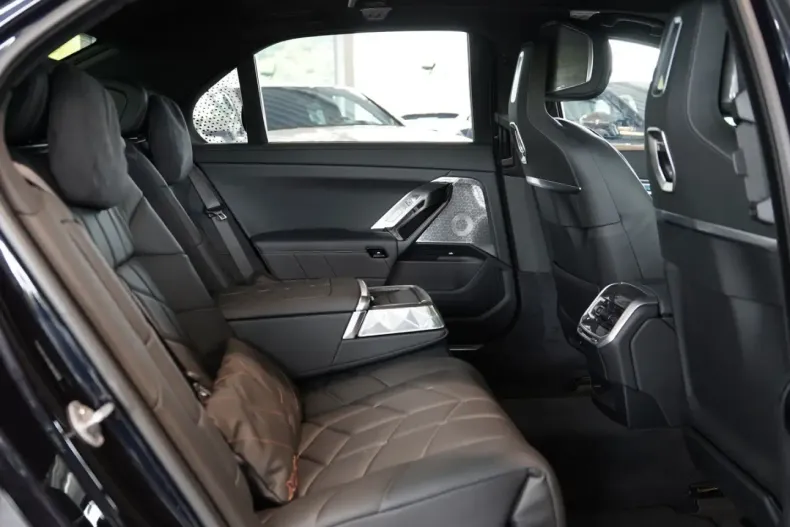BMW i7 (Seria 7) din 2025 cu 9.900 km - oferta BMW223204 - foto 14