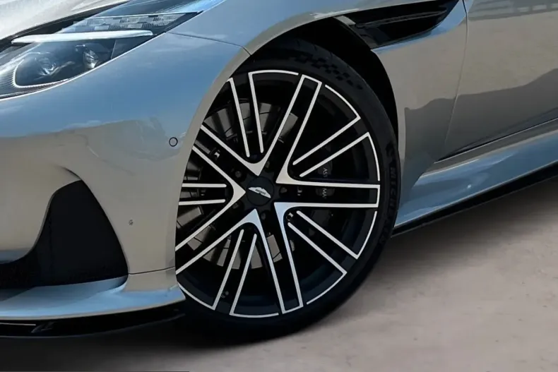 Aston Martin DB12 din 2025 cu 9.750 km - oferta AST223216 - foto 6