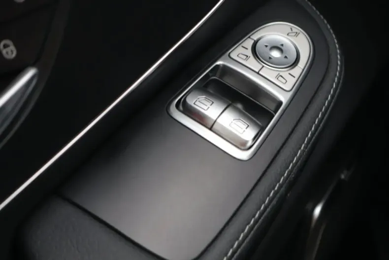 Mercedes-Benz V 300 (Clasa V) din 2024 cu 8.776 km - oferta MER223226 - foto 17