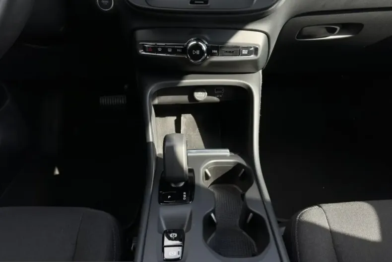 Volvo XC40 din 2022 cu 26.700 km - oferta VOL223278 - foto 10