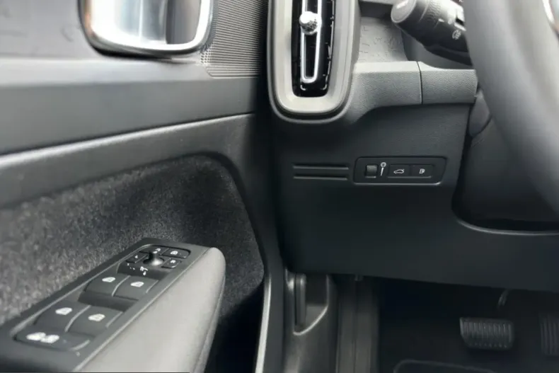 Volvo XC40 din 2022 cu 26.700 km - oferta VOL223278 - foto 21