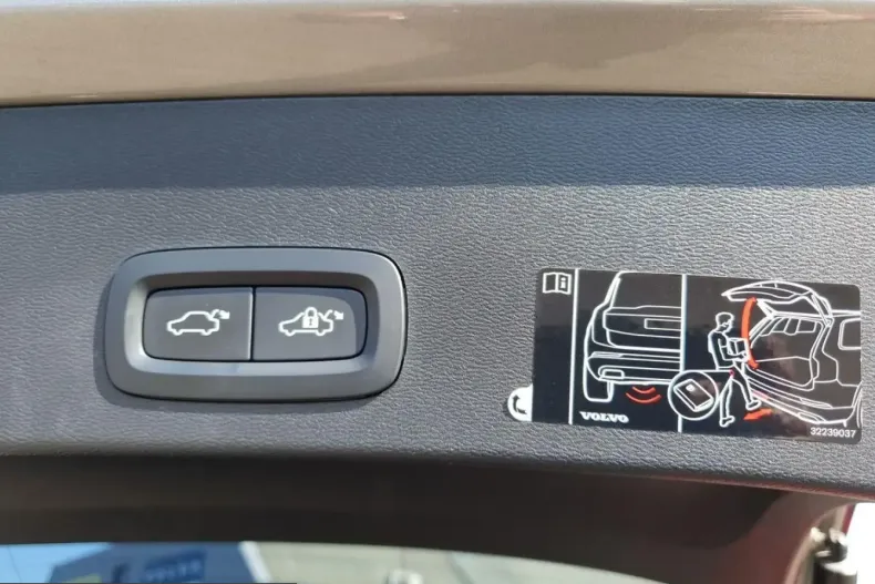 Volvo XC40 din 2021 cu 65.141 km - oferta VOL223281 - foto 20