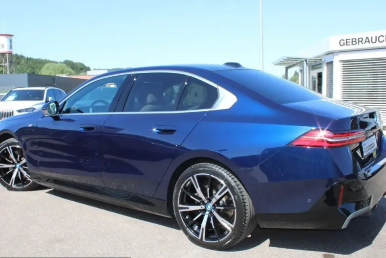 BMW 550 (Seria 5) din 2024 cu 15.474 km - oferta BMW223290 - foto 4