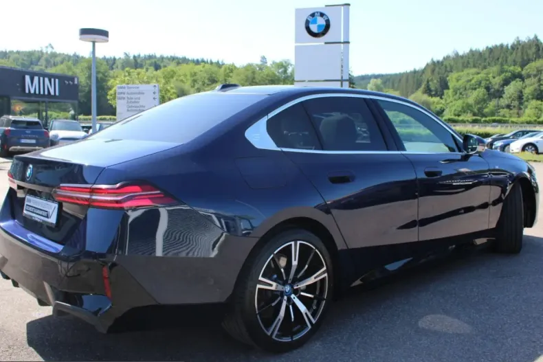 BMW 550 (Seria 5) din 2024 cu 15.474 km - oferta BMW223290 - foto 5