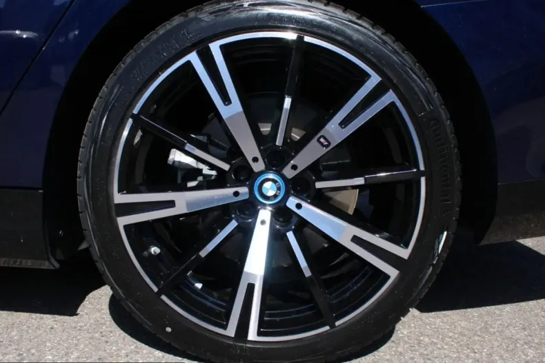 BMW 550 (Seria 5) din 2024 cu 15.474 km - oferta BMW223290 - foto 8