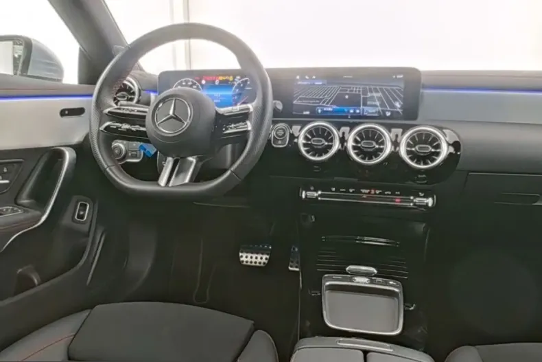 Mercedes-Benz CLA 200 (Clasa CLA) din 2025 cu 20.700 km - oferta MER223310 - foto 4
