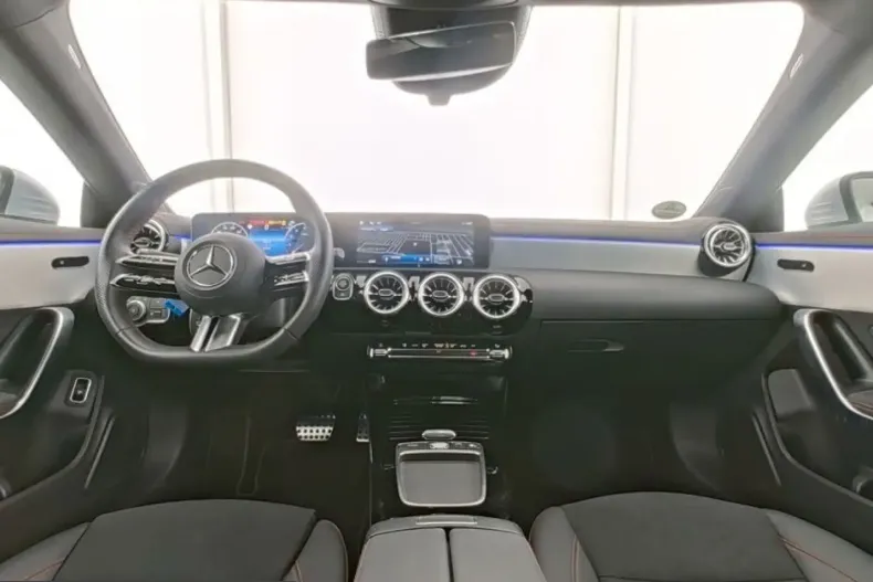 Mercedes-Benz CLA 200 (Clasa CLA) din 2025 cu 20.700 km - oferta MER223310 - foto 5