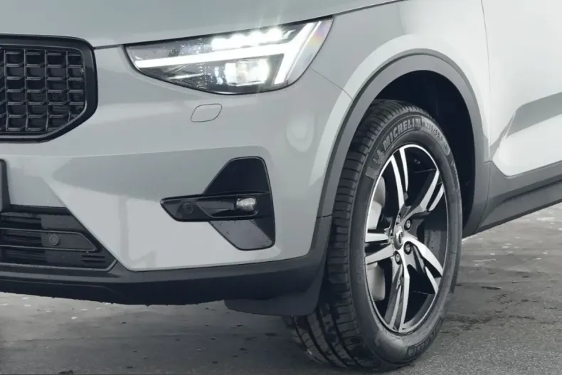 Volvo XC40 din 2025 cu 14.939 km - oferta VOL223320 - foto 4