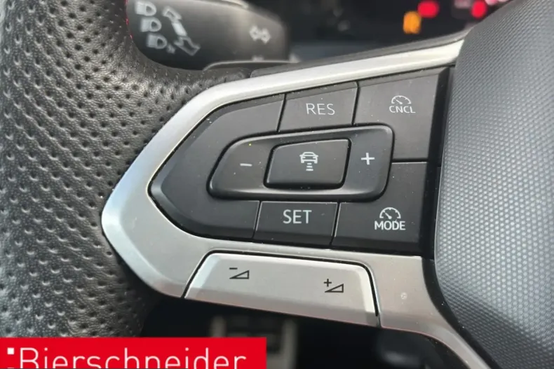 Volkswagen Golf din 2025 cu 25.350 km - oferta VOL223322 - foto 32