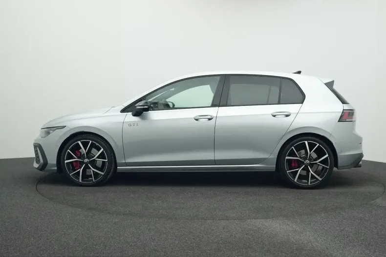 Volkswagen Golf din 2025 cu 26.465 km - oferta VOL223325 - foto 2