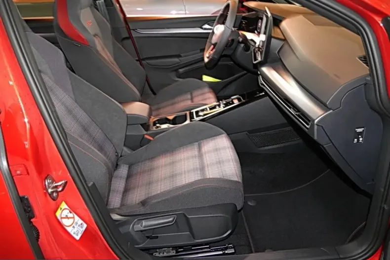 Volkswagen Golf din 2025 cu 20.000 km - oferta VOL223326 - foto 6
