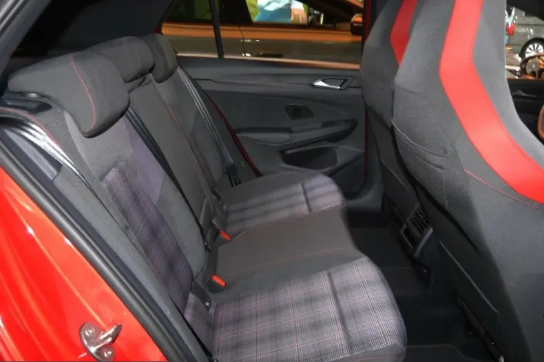 Volkswagen Golf din 2025 cu 20.000 km - oferta VOL223326 - foto 7