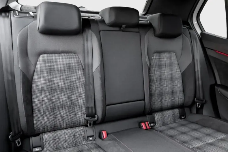 Volkswagen Golf din 2025 cu 9.299 km - oferta VOL223327 - foto 4
