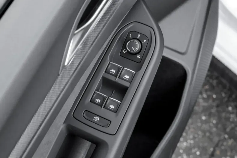 Volkswagen Golf din 2025 cu 9.299 km - oferta VOL223327 - foto 14