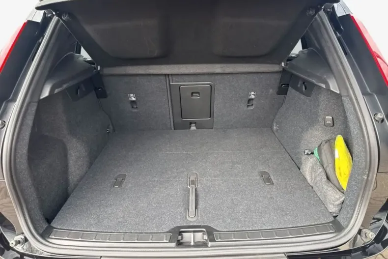 Volvo XC40 din 2025 cu 18.365 km - oferta VOL223331 - foto 8