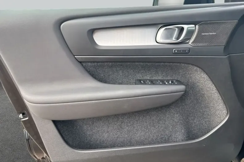 Volvo XC40 din 2025 cu 18.365 km - oferta VOL223331 - foto 15