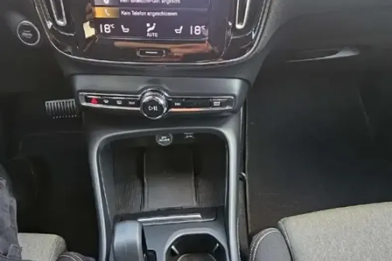 Volvo XC40 din 2023 cu 81.350 km - oferta VOL223334 - foto 11