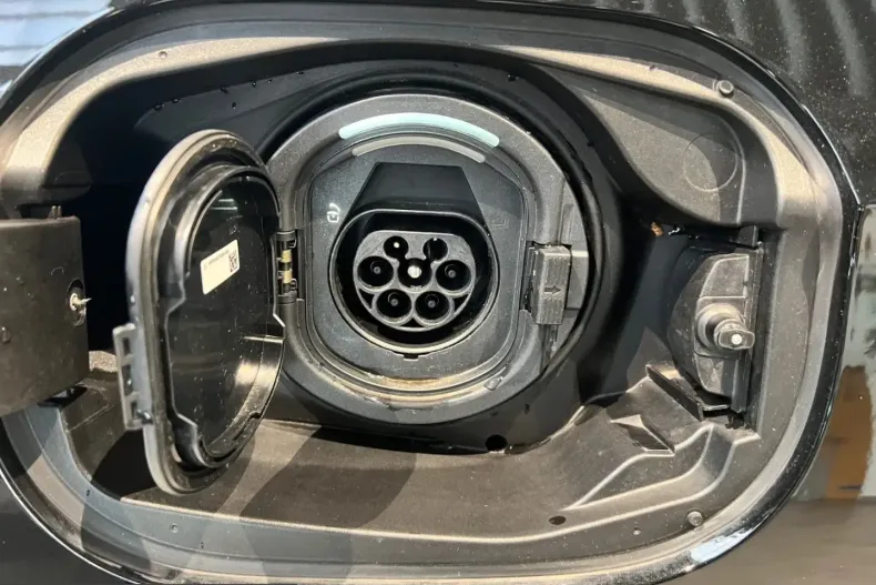 Mercedes-Benz E 300 (Clasa E) din 2025 cu 14.400 km - oferta MER223349 - foto 13