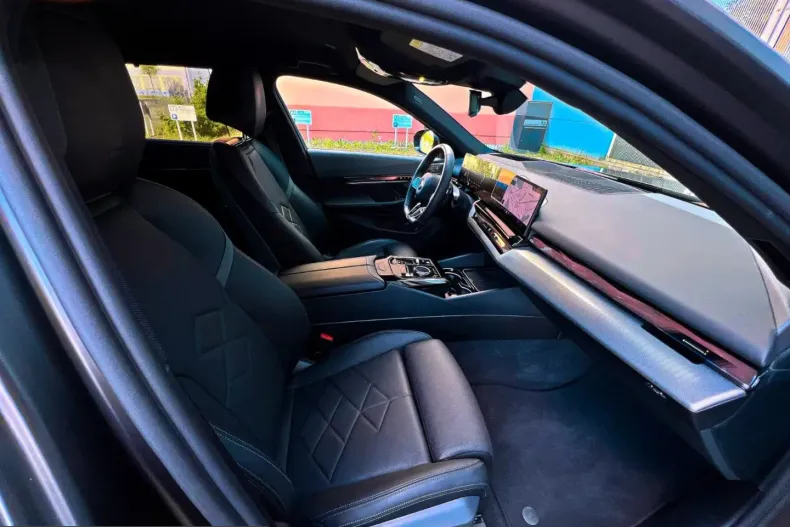 BMW 540 (Seria 5) din 2025 cu 21.295 km - oferta BMW223352 - foto 32