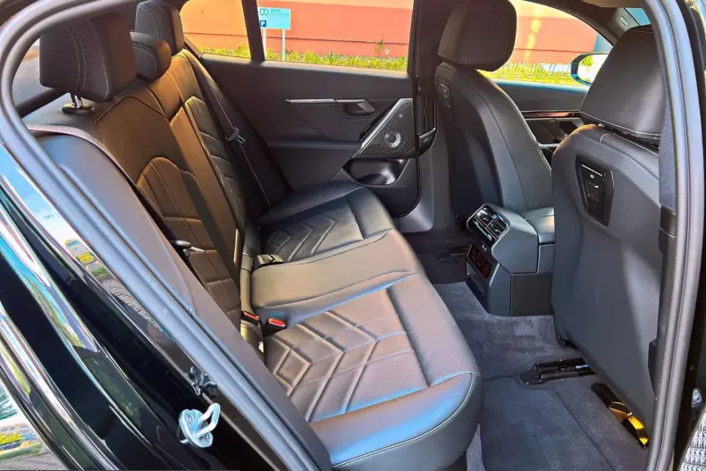 BMW 540 (Seria 5) din 2025 cu 25.743 km - oferta BMW223353 - foto 11