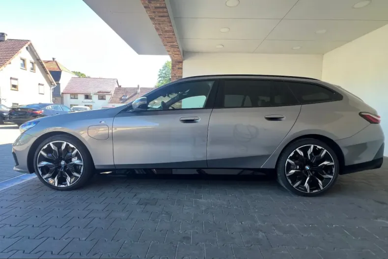 BMW 550 (Seria 5) din 2025 cu 34.900 km - oferta BMW223358 - foto 10