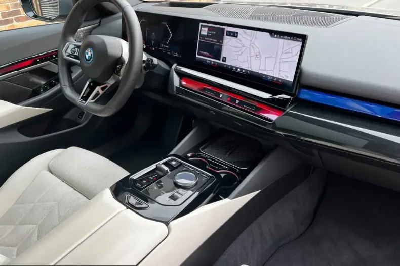 BMW 550 (Seria 5) din 2025 cu 34.900 km - oferta BMW223358 - foto 15