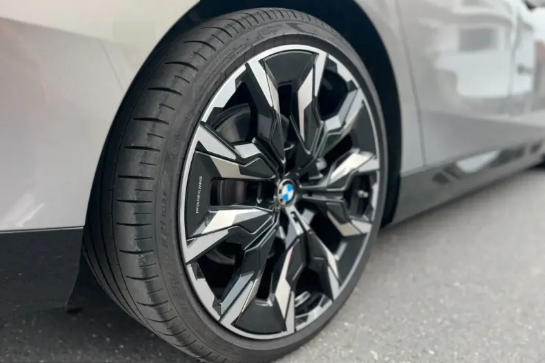 BMW 550 (Seria 5) din 2025 cu 34.900 km - oferta BMW223358 - foto 24