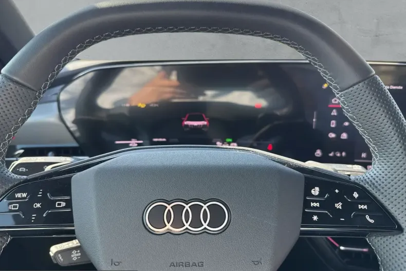 Audi Q6 e-tron din 2025 cu 8.900 km - oferta AUD223369 - foto 15