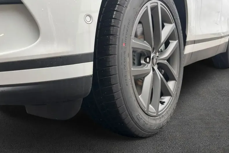Land Rover Range Rover Velar din 2024 cu 1.900 km - oferta LAN223374 - foto 4