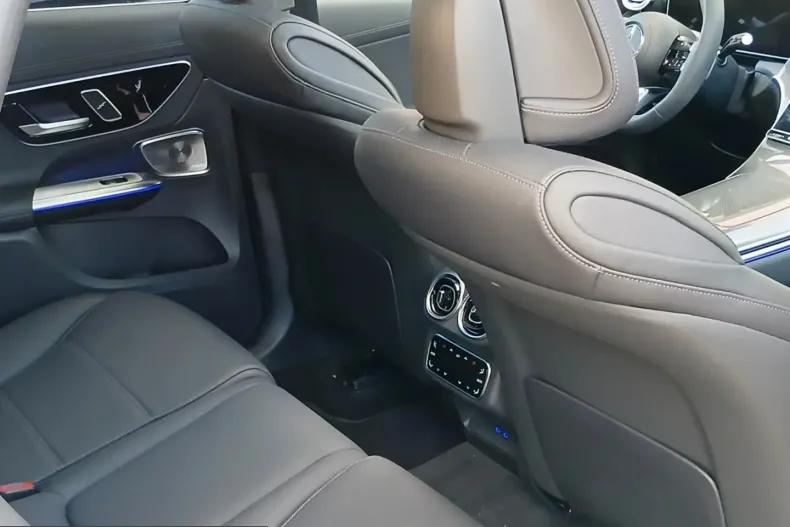 Mercedes-Benz GLC 300 (Clasa GLC) din 2023 cu 15.847 km - oferta MER223381 - foto 17