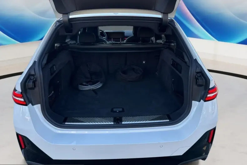 BMW i5 (Seria 5) din 2025 cu 25.985 km - oferta BMW223386 - foto 8