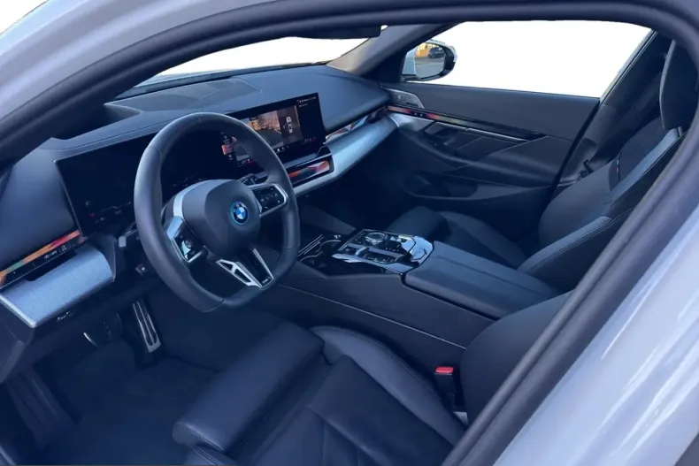 BMW i5 (Seria 5) din 2025 cu 25.985 km - oferta BMW223386 - foto 14
