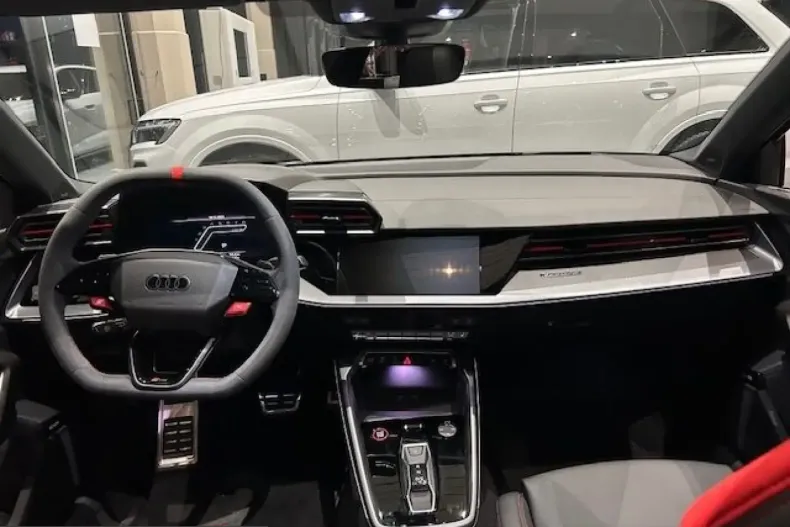 Audi RS3 din 2025 cu 5.000 km - oferta AUD223392 - foto 6