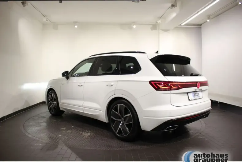 Volkswagen Touareg din 2024 cu 29.500 km - oferta VOL223395 - foto 2