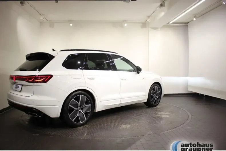 Volkswagen Touareg din 2024 cu 29.500 km - oferta VOL223395 - foto 4
