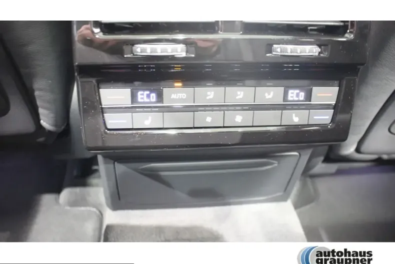 Volkswagen Touareg din 2024 cu 29.500 km - oferta VOL223395 - foto 18