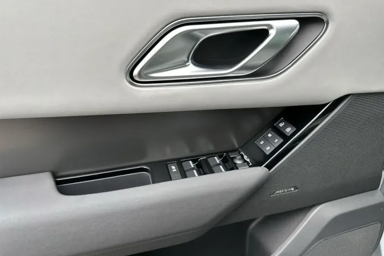 Land Rover Range Rover Velar din 2024 cu 3.800 km - oferta LAN223396 - foto 11