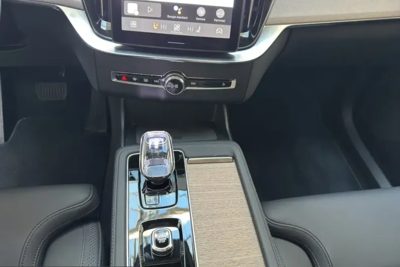 Volvo XC90 din 2025 cu 18.380 km - oferta VOL223399 - foto 12