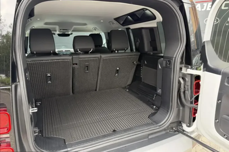 Land Rover Defender din 2024 cu 36.666 km - oferta LAN223412 - foto 9