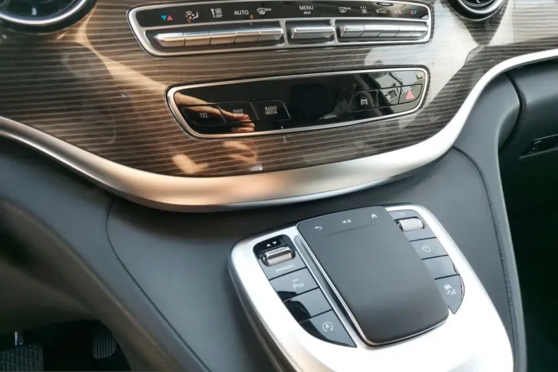 Mercedes-Benz V 300 (Clasa V) din 2024 cu 62.679 km - oferta MER223430 - foto 16
