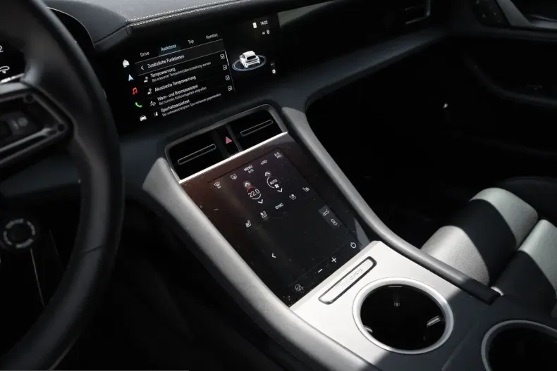 Porsche Taycan din 2025 cu 22.700 km - oferta POR223450 - foto 22