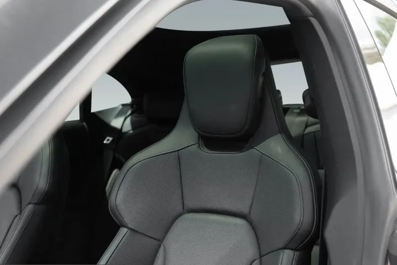 Porsche Taycan din 2025 cu 22.700 km - oferta POR223450 - foto 31