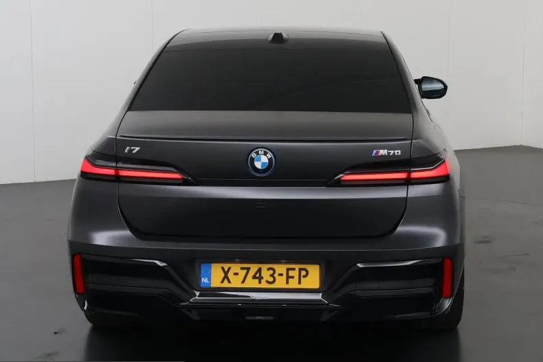 BMW i7 (Seria 7) din 2023 cu 52.019 km - oferta BMW223508 - foto 4