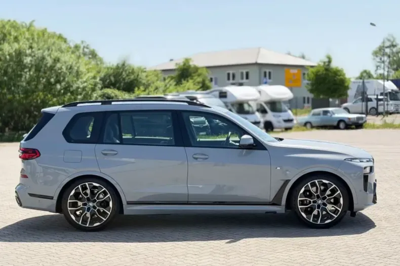 BMW X7 (Seria X) din 2023 cu 19.980 km - oferta BMW223546 - foto 4