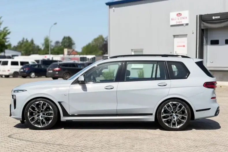 BMW X7 (Seria X) din 2023 cu 19.980 km - oferta BMW223546 - foto 8