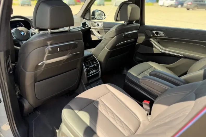 BMW X7 (Seria X) din 2023 cu 19.980 km - oferta BMW223546 - foto 22
